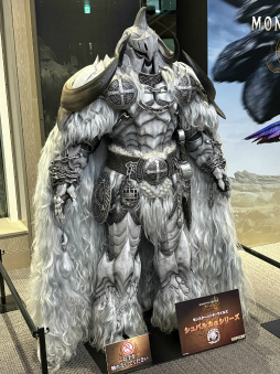 画像ギャラリー No.020のサムネイル画像 / 「モンスターハンターワイルズ」発売前夜イベントをレポート。TVCMに出演中の西野七瀬さんがイャンクックの群れにチャレンジ