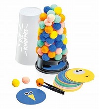 画像ギャラリー No.002のサムネイル画像 / それ落ちないの!? 毛玉を使った“ありえない積み方”が可能なバランス系パーティーゲーム「ファジーズ」が2月下旬発売へ