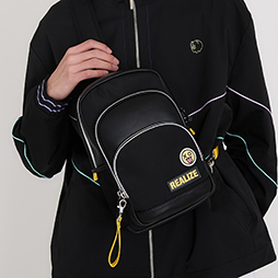 画像ギャラリー No.006のサムネイル画像 / 「学園アイドルマスター」とコラボした新作アパレル,予約受付を開始。花海咲季,月村手毬,藤田ことねをイメージしたボディバッグとアウター