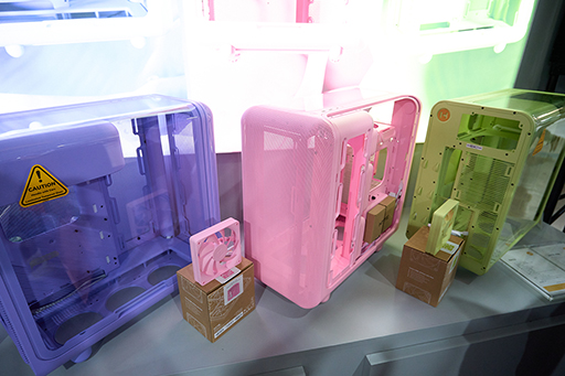 ���������꡼ No.010�Υ���ͥ������ / �����ޡ������ǥ����ץ쥤�֥��ɡ�Titan Army�פ���������ॷ�祦�˽�Ÿ���ꤴ����Mini LED�ǥ����ץ쥤��Ÿ����TGS2025��