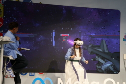 ���������꡼ No.015�Υ���ͥ������ / Meta Quest 3S��VR��ڤ����ݥåץ��åץ��ڡ����ֽ�ë�������֥�פ������档���ܺ��ʤ�ȯ�Ԥ���̾�ͤ���ä����٥�Ȥ��ݡ���