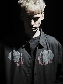 画像ギャラリー No.008のサムネイル画像 / WILDSIDEと龍が如くスタジオのコラボ第4弾アイテムが3月25日に発売。刺青をコラージュしたシャツ2型やコーチジャケットをラインナップ