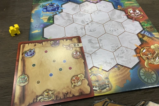 画像ギャラリー No.005のサムネイル画像 / “あのへん”にある特産品を取りに行こう。アバウトな地図を元に交易路を作りあげるパズル風ボードゲーム「シルクロードアドベンチャー」を紹介