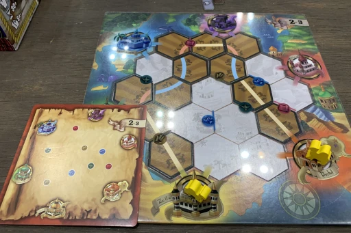 画像ギャラリー No.006のサムネイル画像 / “あのへん”にある特産品を取りに行こう。アバウトな地図を元に交易路を作りあげるパズル風ボードゲーム「シルクロードアドベンチャー」を紹介