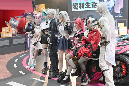 画像ギャラリー No.001のサムネイル画像 / 「ニコニコ超会議2026」に「NTE: Neverness to Everness」のブースが出展。ステージでは作中の機能を使ったレース大会や公式コスプレイヤーの撮影会も