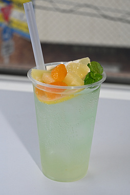 画像ギャラリー No.011のサムネイル画像 / 「NTE」と秋葉原のメイドカフェ「氷と宝石のパティスリー リリアンキュキュ」がコラボ。公式コスプレイヤーも登場した内覧会をレポート