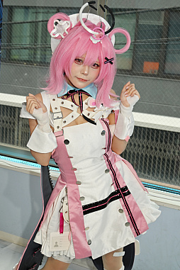 画像ギャラリー No.019のサムネイル画像 / 「NTE」と秋葉原のメイドカフェ「氷と宝石のパティスリー リリアンキュキュ」がコラボ。公式コスプレイヤーも登場した内覧会をレポート