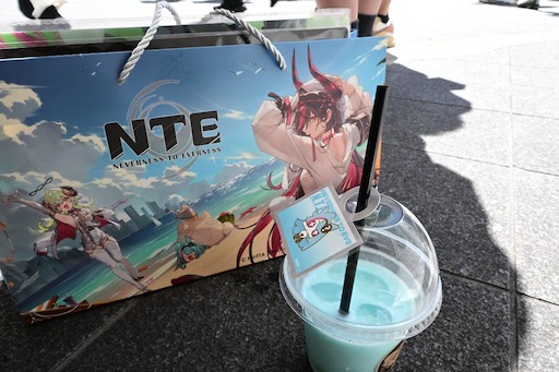 画像ギャラリー No.029のサムネイル画像 / 真夏の池袋に鑑定士たちが集う。「NTE」オフラインイベント「メェメェ村の大冒険」が中池袋公園で開催中。8月9日まで