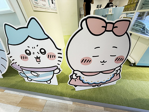 画像ギャラリー No.049のサムネイル画像 / 恐竜とアリスなちいかわたちがやってきた！ 「ちいかわぽけっと」公式グッズ第3弾が本日発売。池袋のPOP UP STOREをひと足先に見てきたゾーイ