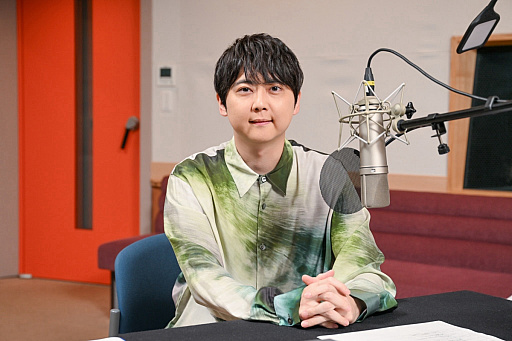 画像ギャラリー No.001のサムネイル画像 / 梶 裕貴さんは“頭のなかで声の分布図”を描く。放置系RPG「LINE おまかせレンジャー」ファミマ店内放送の収録に密着