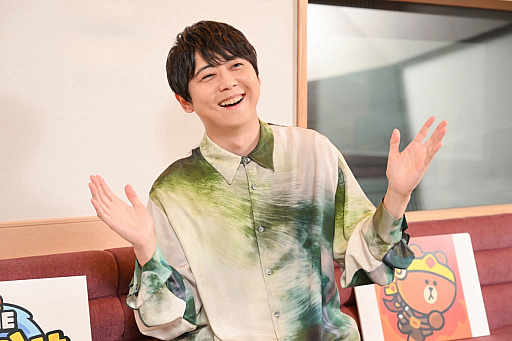 画像ギャラリー No.002のサムネイル画像 / 梶 裕貴さんは“頭のなかで声の分布図”を描く。放置系RPG「LINE おまかせレンジャー」ファミマ店内放送の収録に密着