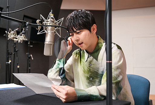 画像ギャラリー No.003のサムネイル画像 / 梶 裕貴さんは“頭のなかで声の分布図”を描く。放置系RPG「LINE おまかせレンジャー」ファミマ店内放送の収録に密着