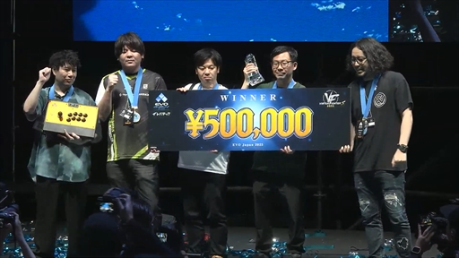 ²èÁü¥®¥ã¥é¥ê¡¼ No.006¤Î¥µ¥à¥Í¥¤¥ë²èÁü / ¡ÎEVO Japan¡Ï¡ÖVirtua Fighter 5 R.E.V.O.¡×ÉôÌçÍ¥¾¡¤Ï¡ÖÊÆ¹ñɱ¡¡×¡£Á°²ó¤Î¥Ó¡¼¥È¥é¥¤¥Ö¥«¥Ã¥×½àÍ¥¾¡¥Á¡¼¥à¤¬Àã¿«¤ò²Ì¤¿¤¹·ë²Ì¤Ë