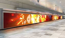 画像ギャラリー No.001のサムネイル画像 / 「鬼滅の刃 ヒノカミ血風譚2」,特別映像をJR新宿駅の東西自由通路にて本日〜8月3日の1週間限定で公開