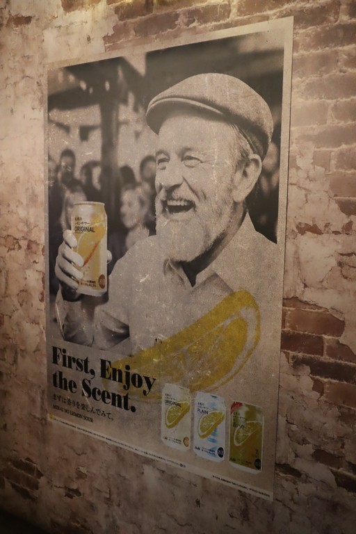 画像ギャラリー No.011のサムネイル画像 / 「FINAL FANTASY VII」の酒場が六本木ヒルズ大屋根プラザに期間限定で出現！　凝った店内で“未来のレモンサワー”を楽しもう