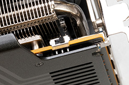 画像ギャラリー No.018のサムネイル画像 / AMDの新ミドルハイGPU「Radeon RX 9070 GRE」は,RX 9070とRX 9060 XTの間に入り,ゲームによってはGeForce RTX 5070を上回ることも