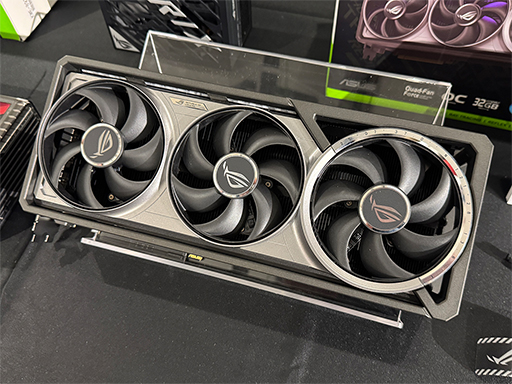 ���������꡼ No.017�Υ���ͥ������ / GeForce RTX 5090��ܥ����ɤʤɡ�ASUS���ǿ�PC�ѡ��Ĥ����ո��ǰ���Ÿ����2��1���ˤϰ��̸������٥�Ȥ򳫺�