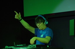 ���������꡼ No.024�Υ���ͥ������ / �ǿ���֥��롼������������ �ե塼���㡼�ѥե����ޡ����פǤϥ��꡼����Υ��ȡ��꡼�⡼�ɤ��о졣�ߥ�DJ�饤�֤�»ܤ��줿����ȯɽ���ݡ���