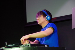 ���������꡼ No.029�Υ���ͥ������ / �ǿ���֥��롼������������ �ե塼���㡼�ѥե����ޡ����פǤϥ��꡼����Υ��ȡ��꡼�⡼�ɤ��о졣�ߥ�DJ�饤�֤�»ܤ��줿����ȯɽ���ݡ���