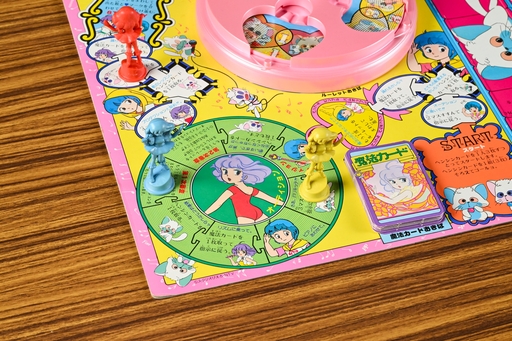 画像ギャラリー No.005のサムネイル画像 / 「クリィミーマミ」「ペルシャ」「マジカルエミ」,3人の魔法少女がそろい踏み! 昭和・平成レトロボードゲーム大百科 第14回