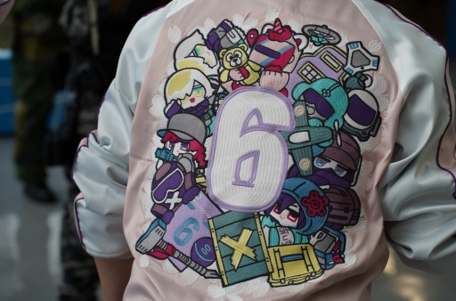 ���������꡼ No.002�Υ���ͥ������ / �桼�ӡ��������եȼ�š�FPS Day X�ײ���ݡ��ȡ���UBIDAY�פΰ����ҤϷ����Ѥ������⥳�ߥ�˥ƥ��򲹤�³���Ƥ���