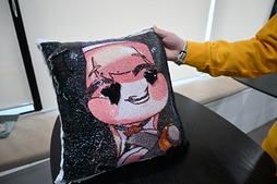 画像ギャラリー No.019のサムネイル画像 / 「トリッカル・もちもちほっペ大作戦」開発元のEPID Gamesを見学に韓国へ。同人グッズやミームに溢れるオタクカンパニー