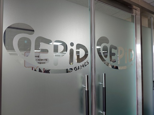 画像ギャラリー No.062のサムネイル画像 / 「トリッカル・もちもちほっペ大作戦」開発元のEPID Gamesを見学に韓国へ。同人グッズやミームに溢れるオタクカンパニー