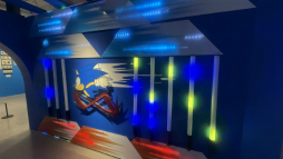 画像ギャラリー No.004のサムネイル画像 / 「ソニック」35周年を記念した展覧会「SONIC the Exhibition -ACROSS GENERATIONS-」レポート。愛あふれるアート作品や初出しの貴重な資料などを展示