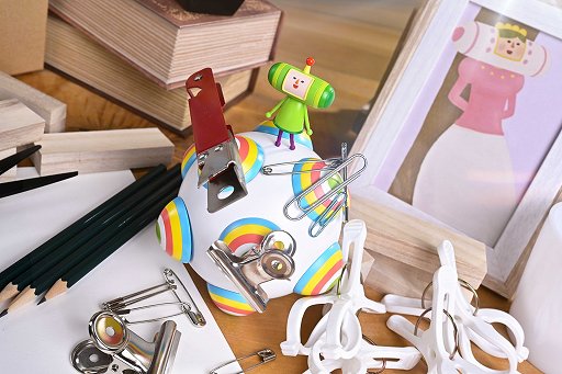 画像ギャラリー No.005のサムネイル画像 / 「塊魂」の王子と王様をフィギュア化。王子は設定どおりの5cm,王様は全高51cmで2027年11月発売
