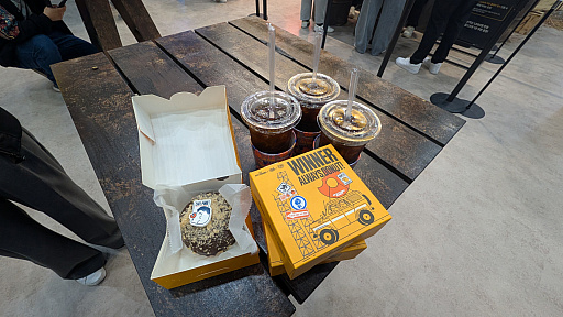 Imagem miniatura da Galeria de Imagens nº 006 / Gostei das atrações do “Pal World Mobile” e dos donuts de colaboração do “CAFÉPUBG”. Reportagem sobre o estande da KRAFTON[G-STAR 2025]