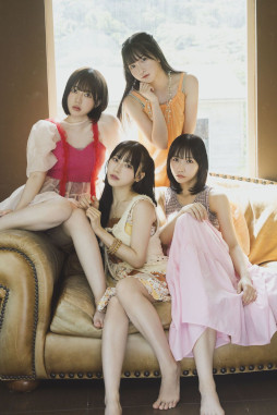 画像ギャラリー No.002のサムネイル画像 / 日常侵蝕ゲーム「ノンレゾン 1st写真集〈QUINTET〉」，重版決定。架空アイドル「ノンレゾン」によるお渡し会を2月15日に秋葉原で開催