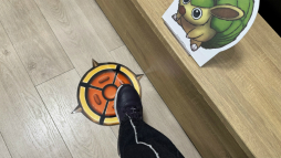 画像ギャラリー No.012のサムネイル画像 / 「風来のシレン6」発売2周年を記念したポップアップショップの模様をレポート。イラストの展示，作中の罠を模したディスプレイなど盛りだくさん