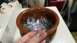 画像ギャラリー No.023のサムネイル画像 / 「風来のシレン6」発売2周年を記念したポップアップショップの模様をレポート。イラストの展示，作中の罠を模したディスプレイなど盛りだくさん