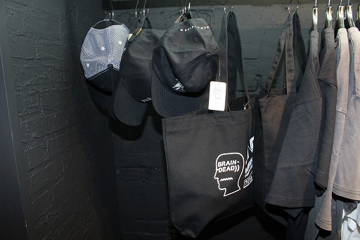 画像ギャラリー No.011のサムネイル画像 / 渋谷PARCOに「KOJIMA PRODUCTIONS × PARCO GAMES STRAND STORE」本日オープン。約3か月にわたり多数のコラボグッズを販売。パンチの利いたコラボメニューも注目