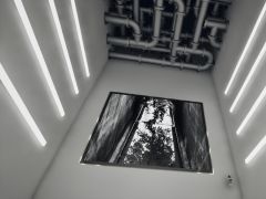 ボタンを押して，祈り，生成物を捧げるだけの単純作業。あまり怖くない短編ホラーゲーム「Push Pray Devote」，Steamで配信開始