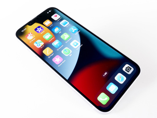 写真で見る「iPhone 14 Plus」。新たに加わった大画面モデルを前