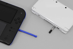 画像ギャラリー No.010のサムネイル画像 / 「Nintendo 2DS」分解レポート。立体視非対応の“廉価版3DS”,その中身は?