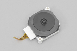 画像ギャラリー No.021のサムネイル画像 / 「Nintendo 2DS」分解レポート。立体視非対応の“廉価版3DS”,その中身は?