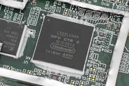 画像ギャラリー No.028のサムネイル画像 / 「Nintendo 2DS」分解レポート。立体視非対応の“廉価版3DS”,その中身は?