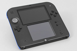 画像ギャラリー No.035のサムネイル画像 / 「Nintendo 2DS」分解レポート。立体視非対応の“廉価版3DS”,その中身は?