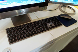 ���������꡼ No.027�Υ���ͥ������ / ASUS��������Atom����Android���֥�åȤȤʤ��Fonepad�פ�4��25����ȯ�䡣SIM���å��ե꡼��3G�̿���ǽ���