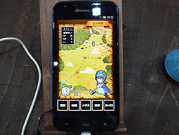 画像ギャラリー No.007のサムネイル画像 / クラウド版ドラクエXの試遊デモから各社の未発表スマホまで,CEATEC JAPAN 2013で見た最新スマホ&タブレットをレポート