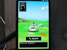 画像ギャラリー No.008のサムネイル画像 / クラウド版ドラクエXの試遊デモから各社の未発表スマホまで,CEATEC JAPAN 2013で見た最新スマホ&タブレットをレポート