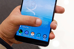 画像集#006のサムネイル/KDDIの2014春モデルのスマートフォン＆タブレットをチェック。大画面ファブレットにコンパクトなハイスペック機と充実したラインナップ