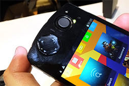 CES 2015PS VitaǥΡȥѥåդޥۡɡW1 3DפŸȯޤäƤ