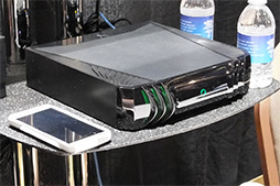 ���������꡼ No.009�Υ���ͥ������ / ��CES 2015��PS Vita���ǥ�����Ρȥ�����ѥå��դ����ޥۡɡ�W1 3D�פ�Ÿ������ȯ�������ޤ����äƤ���