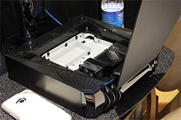 ���������꡼ No.012�Υ���ͥ������ / ��CES 2015��PS Vita���ǥ�����Ρȥ�����ѥå��դ����ޥۡɡ�W1 3D�פ�Ÿ������ȯ�������ޤ����äƤ���