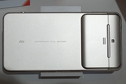 画像ギャラリー No.003のサムネイル画像 / KDDI,スライドカバー付きカメラを搭載するスマートフォン「BASIO2」を発表。搭載SoCはSnapdragon 617