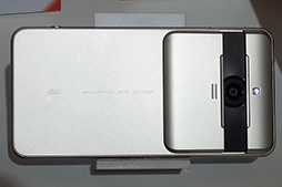 画像ギャラリー No.004のサムネイル画像 / KDDI,スライドカバー付きカメラを搭載するスマートフォン「BASIO2」を発表。搭載SoCはSnapdragon 617