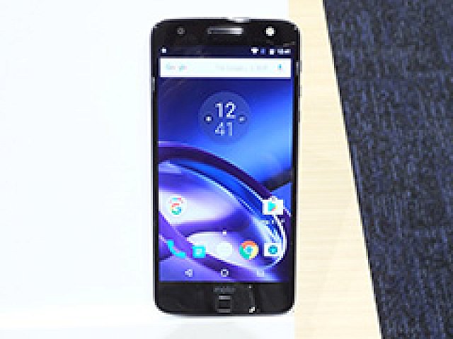 Motorola，オプション装着で機能追加が可能なスマートフォン「Moto Z